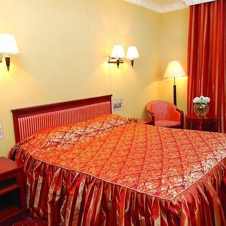 Royal Medical Cezar Hotel Truskavets Ngoại thất bức ảnh