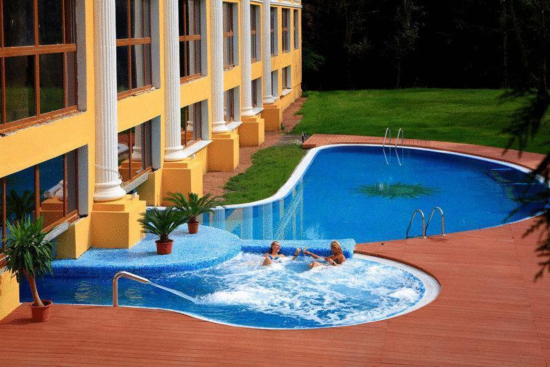 Royal Medical Cezar Hotel Truskavets Ngoại thất bức ảnh