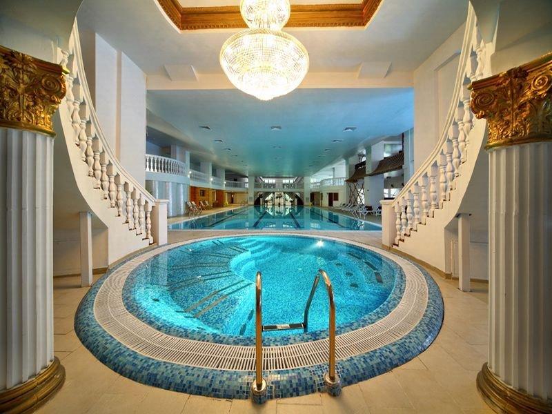 Royal Medical Cezar Hotel Truskavets Ngoại thất bức ảnh