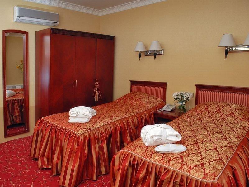 Royal Medical Cezar Hotel Truskavets Ngoại thất bức ảnh